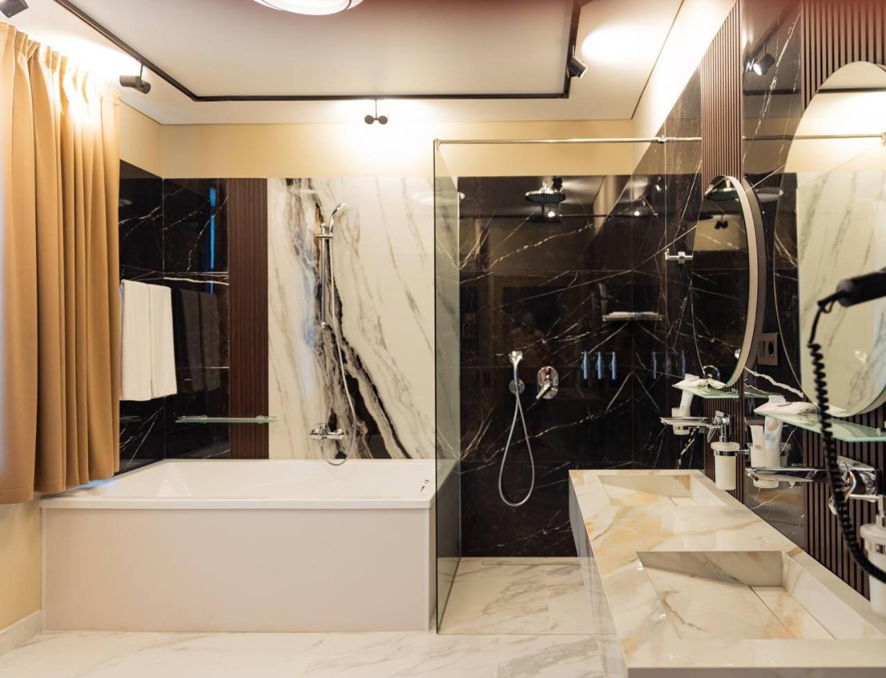 Park Hotel Bristol Ujgorod Dış mekan fotoğraf
