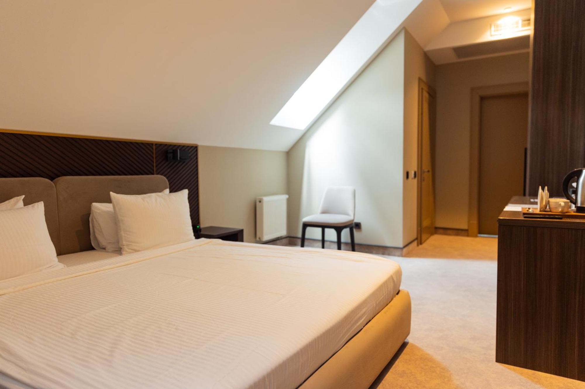 Park Hotel Bristol Ujgorod Oda fotoğraf